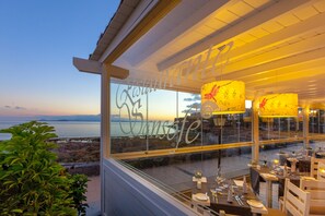 4 restaurants, breakfast, lunch, dinner served; international cuisine