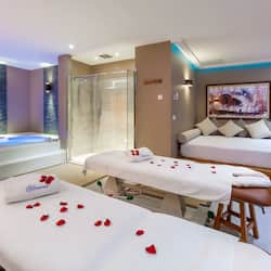 Couples treatment room(s), sauna, hot tub, Turkish bath/hammam