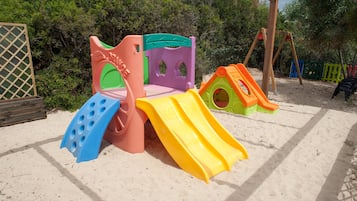 Area giochi per bambini (all'aperto)