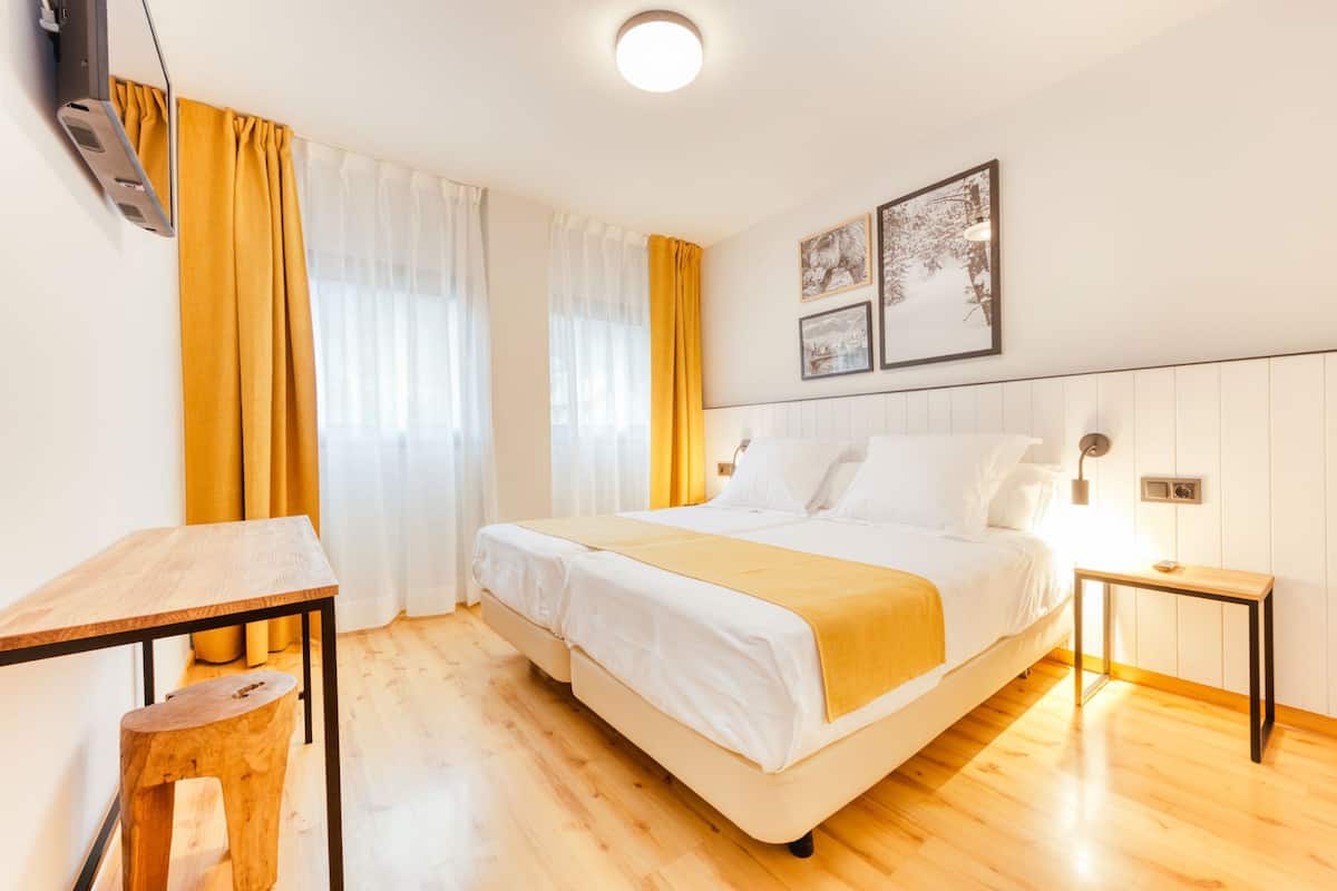 Zweibettzimmer | Kostenlose Babybetten, kostenloses WLAN, BettwÀsche