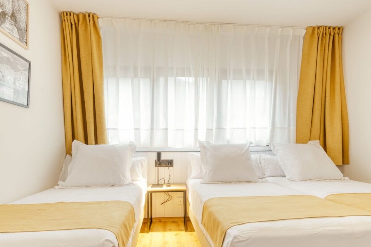 Free cots/infant beds, free WiFi, bed sheets