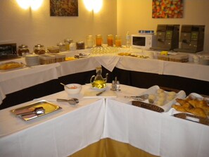 Breakfast and dinner served  - Xalet Besoli (Arinsal)