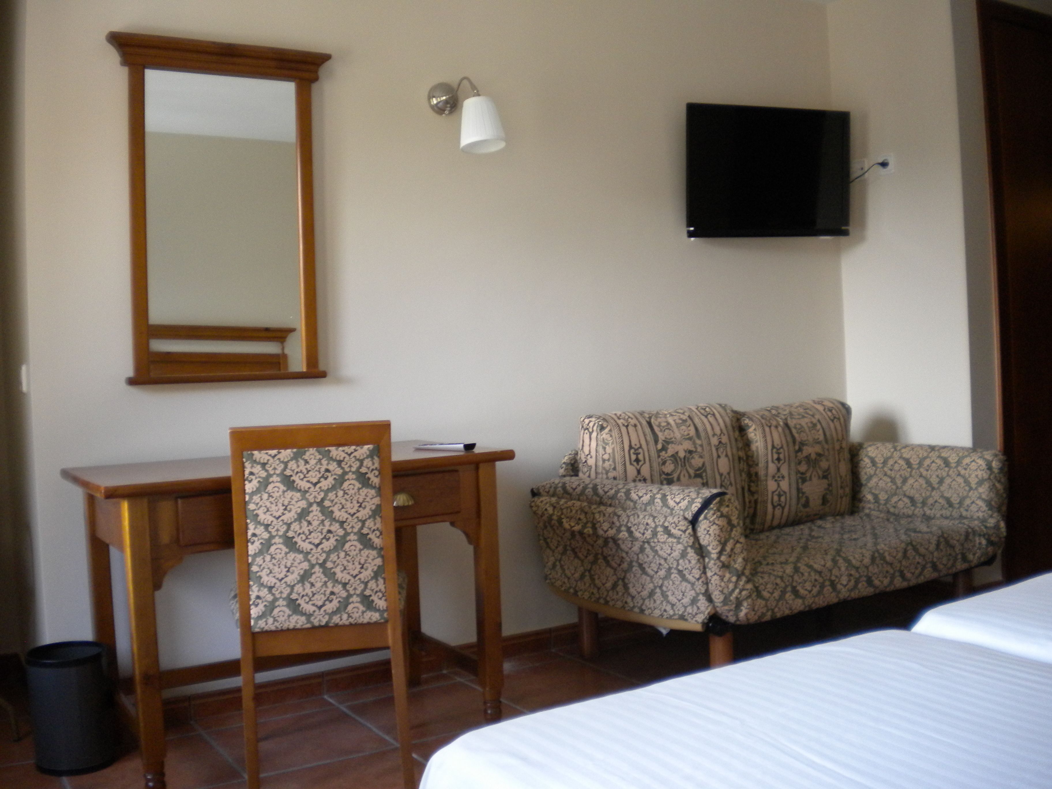 32-inch led tv with satellite channels, tv