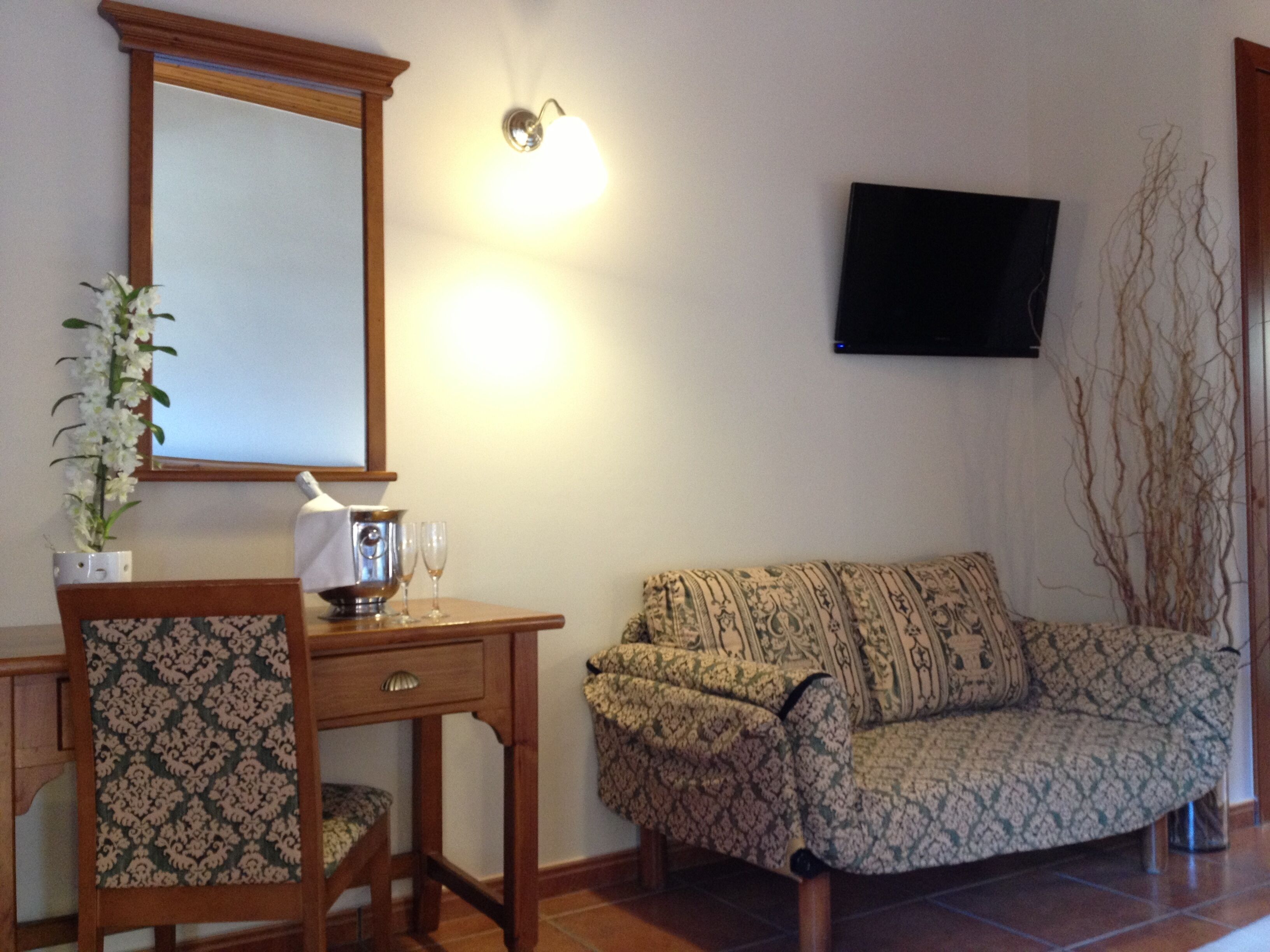 Coffres-forts dans les chambres, bureau, Wi-Fi gratuit, draps fournis