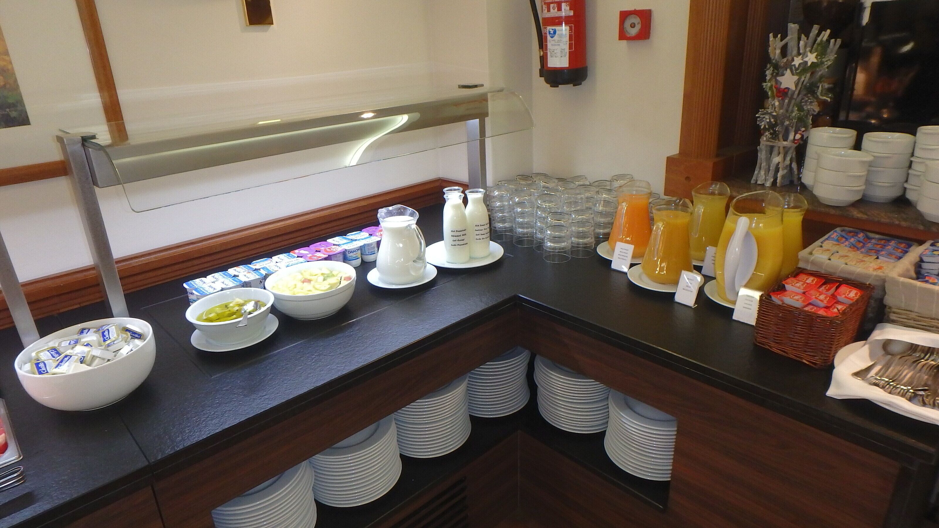 Daily buffet breakfast for a fee