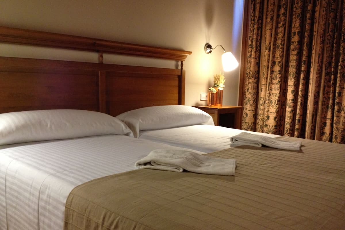 1 bedroom, in-room safe, desk, free wifi