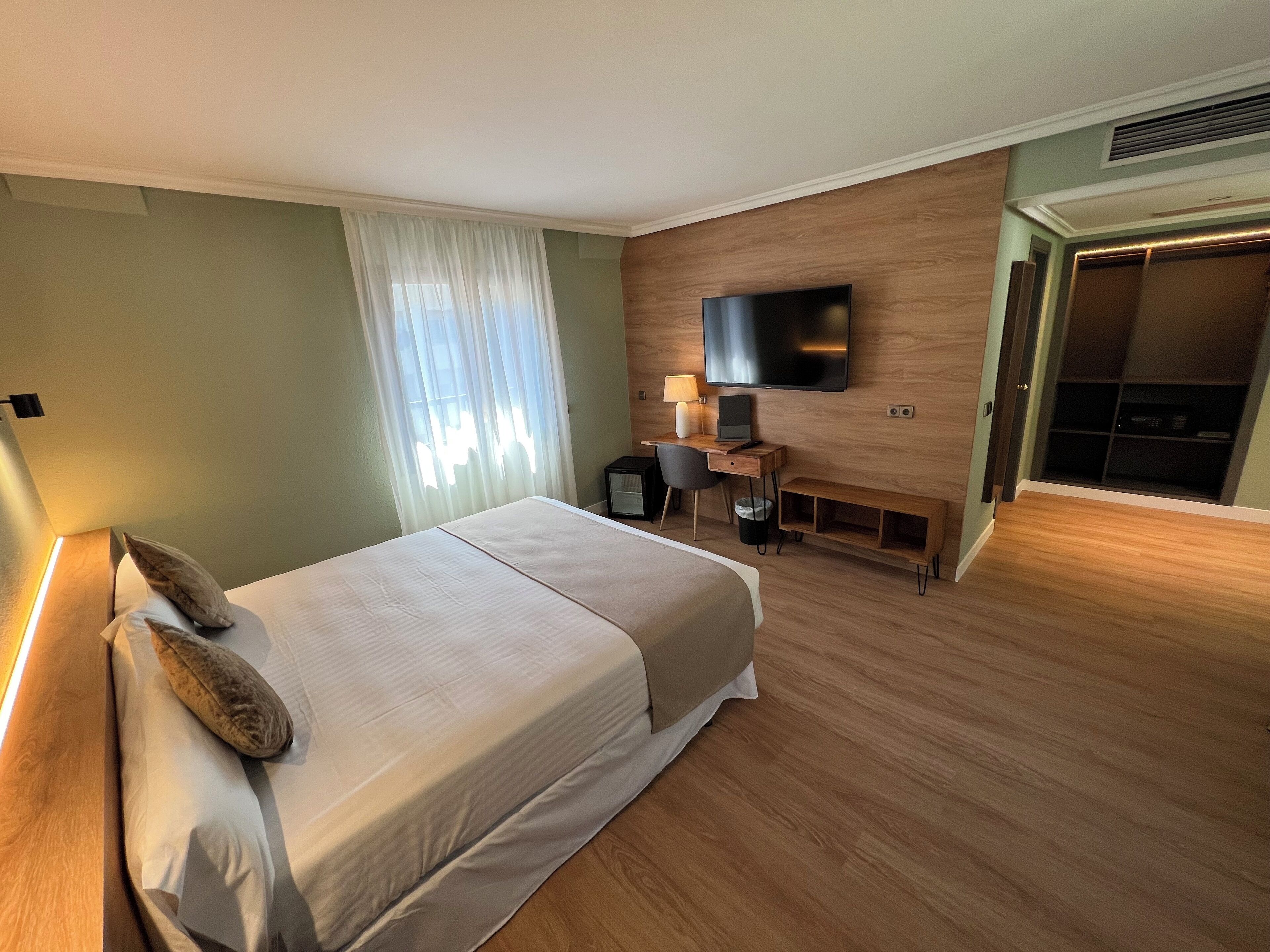 Photo - Yomo Imperial