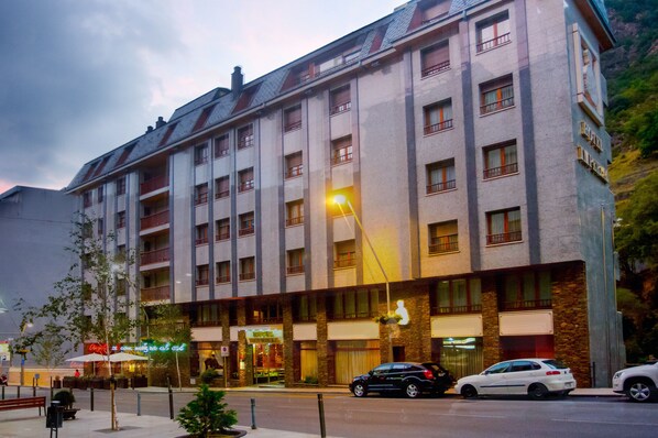 Front of property - Yomo Imperial (Sant Julia de Loria)