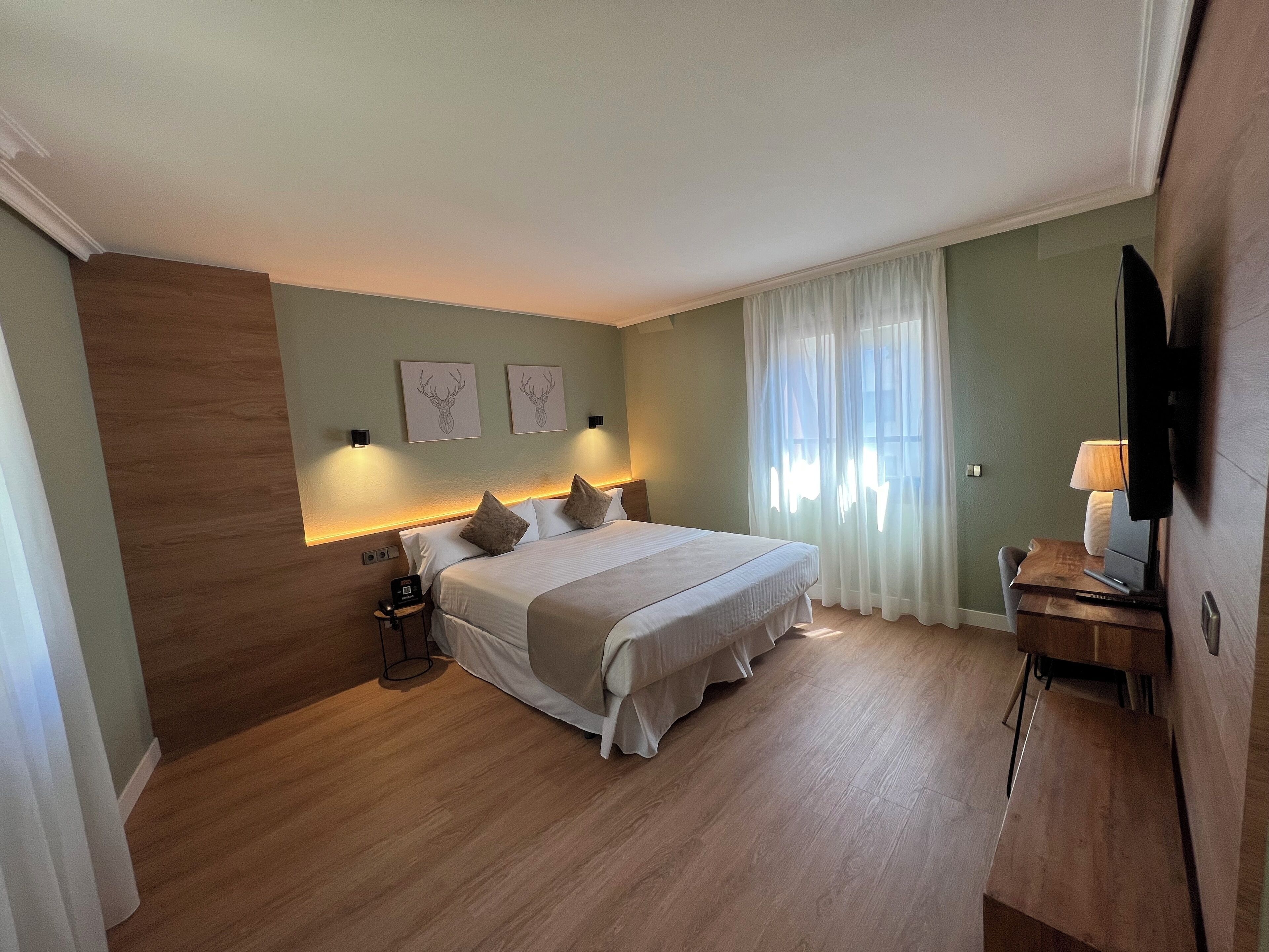 Caixa forta a l'habitació, escriptori, cortines opaques i wifi gratuïta 