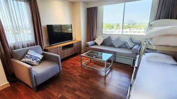 Suite familiar, vista al océano | Ropa de cama de alta calidad y minibar