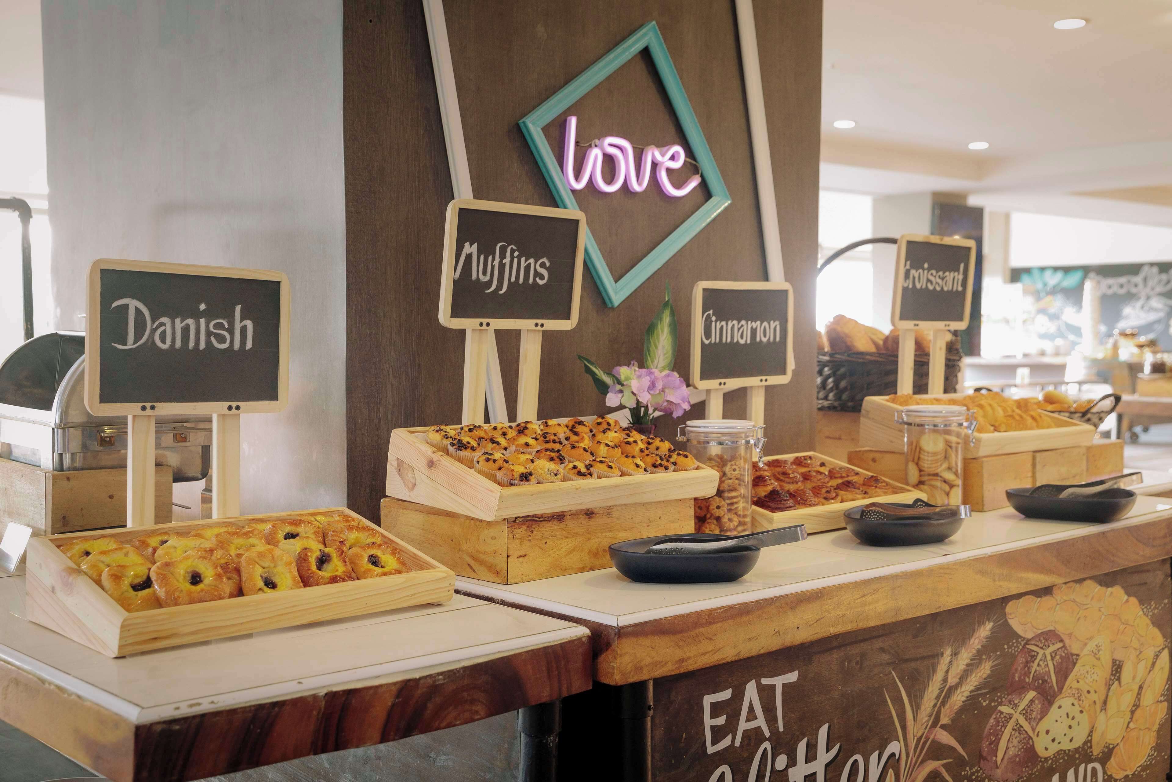 daily buffet breakfast (thb 412 per person)