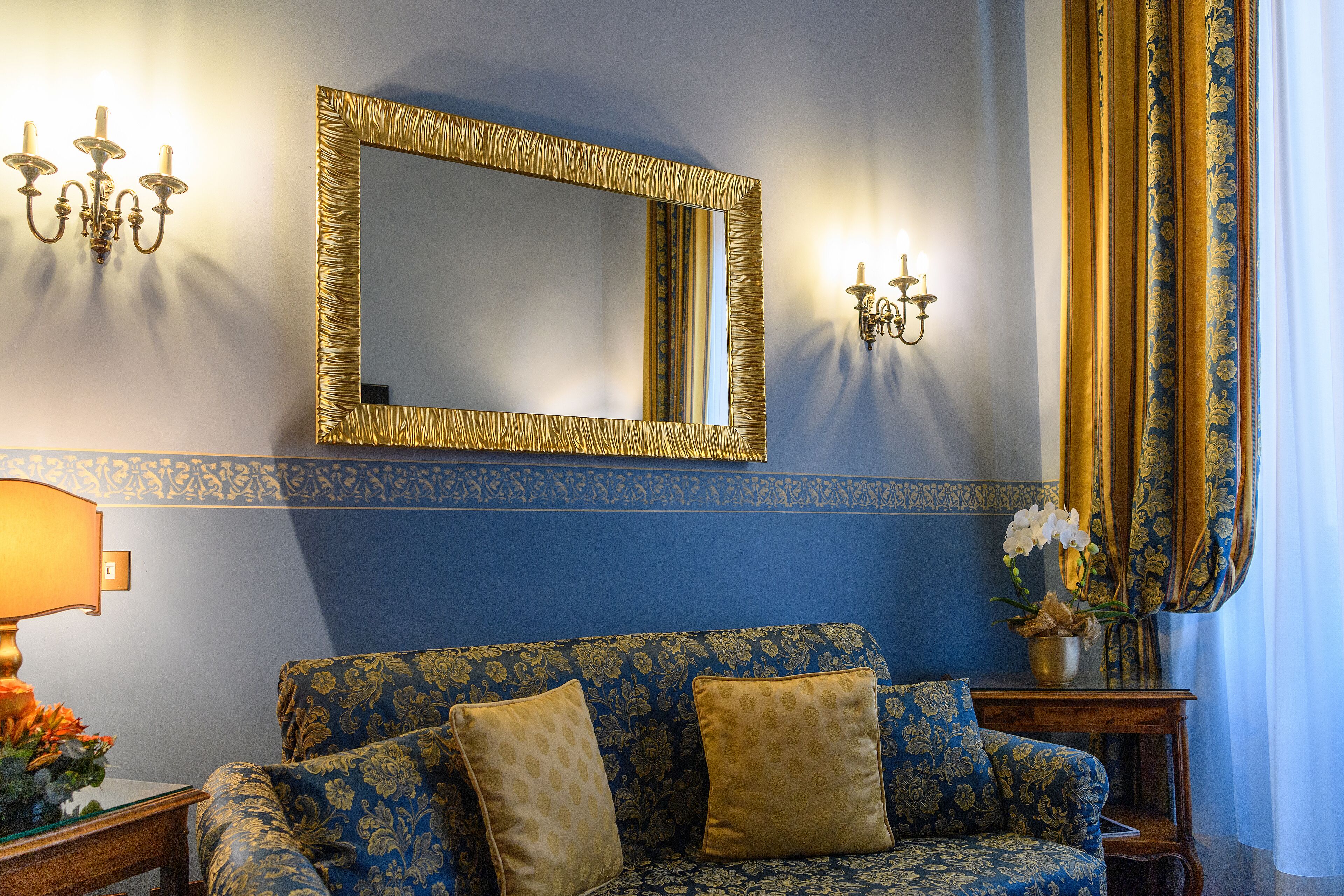 junior suite | living area | flat-screen tv