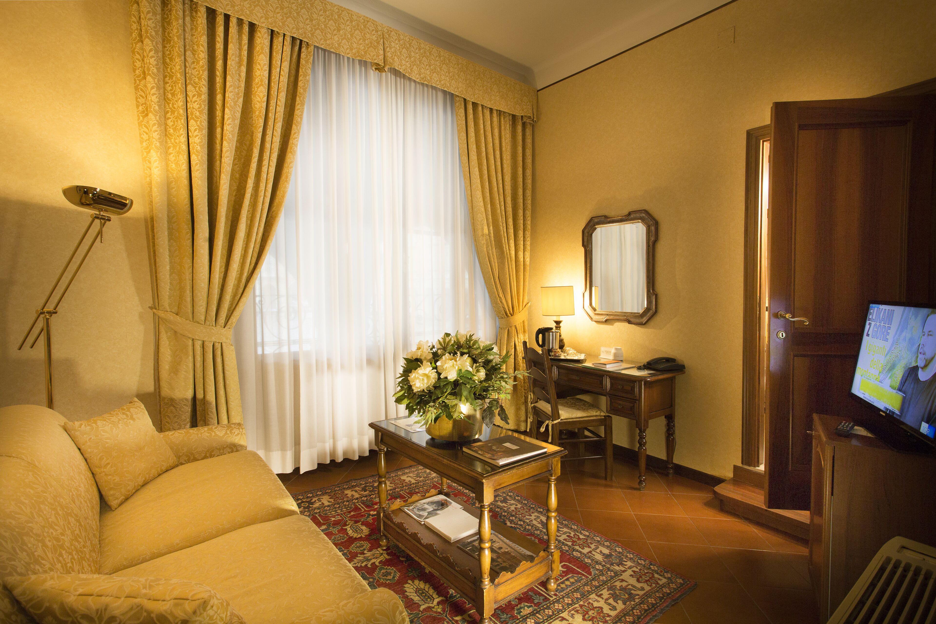 junior suite | 1 bedroom, minibar, in-room safe, desk