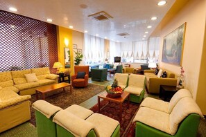 40-inch LED TV with satellite channels, TV, Netflix