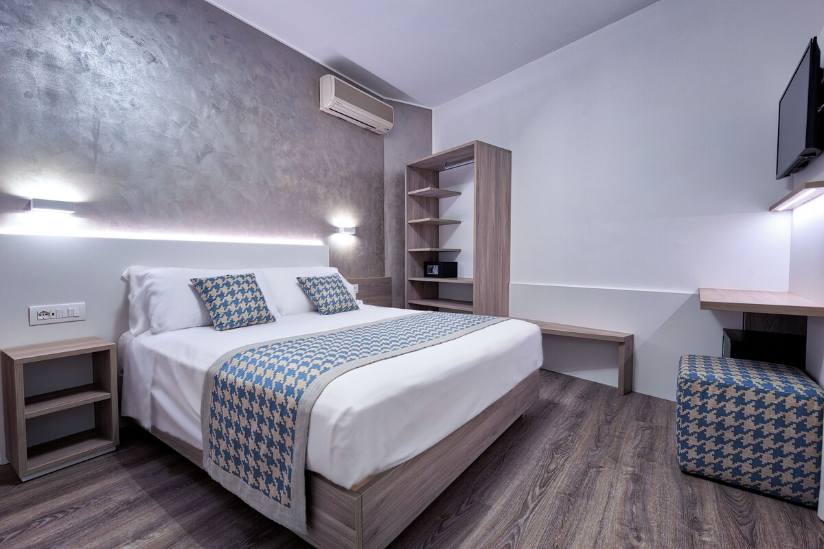 Superior Double or Twin Room, Balcony, Partial Sea View | Down comforters, in-room safe, desk, WiFi (free)