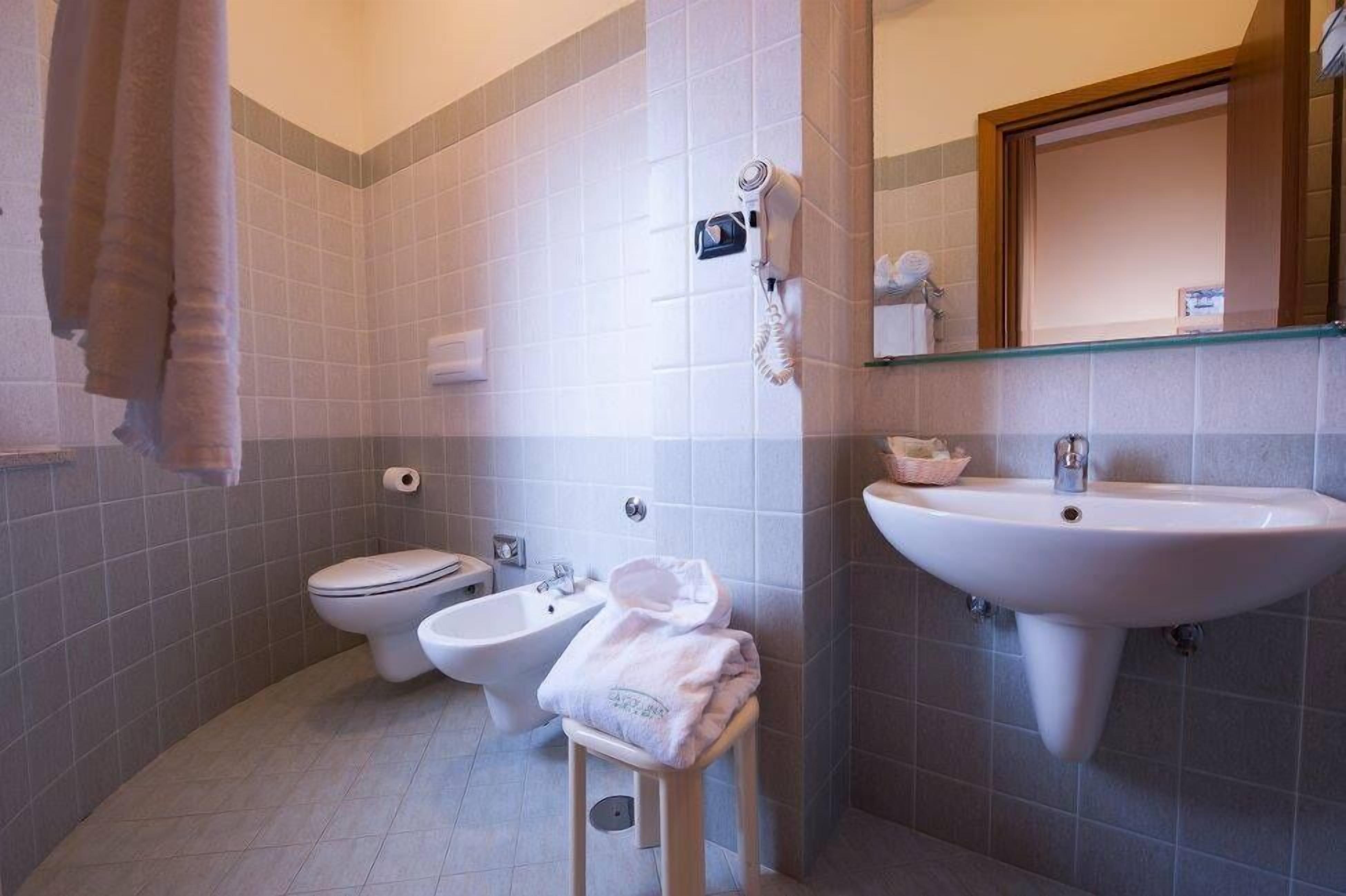 standard room | bathroom | shower, free toiletries, hair dryer
