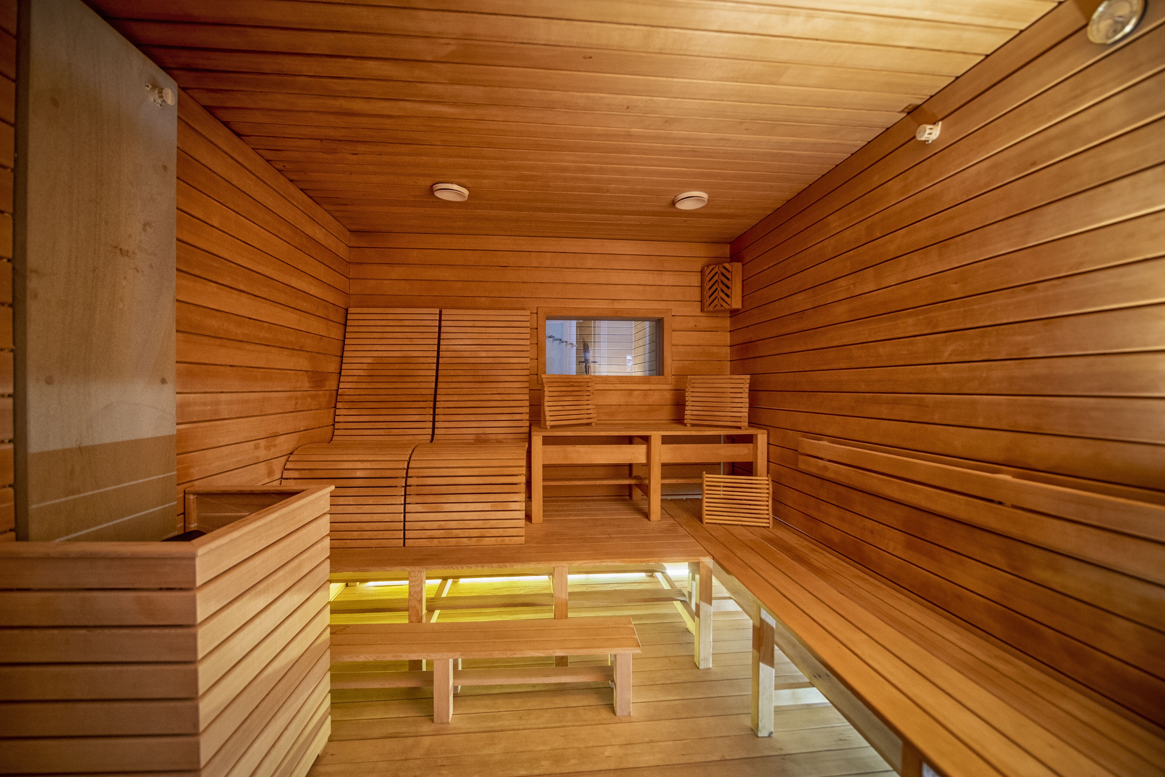 sauna, hot tub, steam room, turkish bath/hammam, hydrotherapy