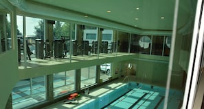 Indoor pool, outdoor pool, sun loungers - Hotel Villa Glicini (San Secondo di Pinerolo)