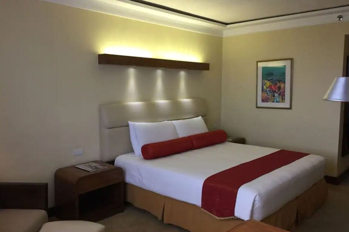 Roba de llit d'alta qualitat, minibar i caixa forta a l'habitació 