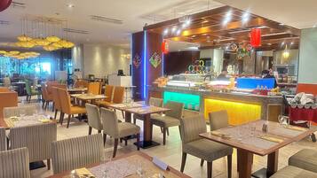 Sarapan bufet setiap hari (PHP 1280 seorang)