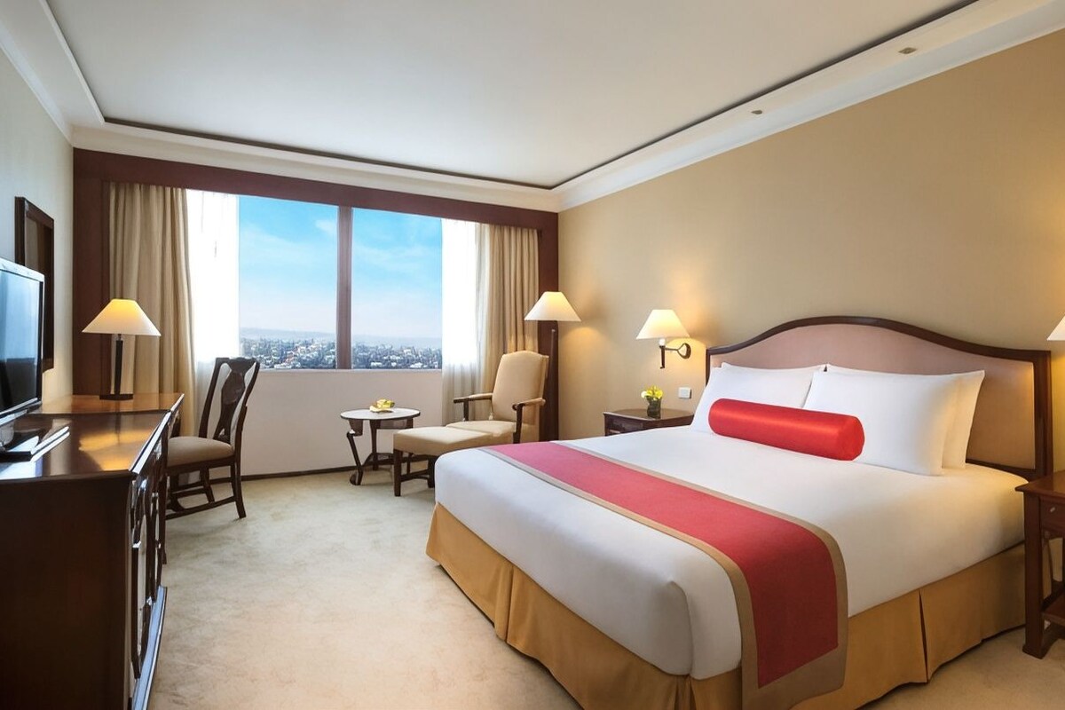 Ropa de cama de alta calidad, minibar, caja fuerte y escritorio