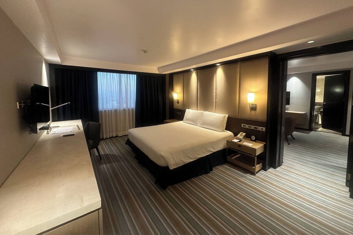 One-Bedroom Suite | Sengetøy av topp kvalitet, minibar, safe på rommet og skrivebord