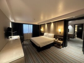 One-Bedroom Suite | 고급 침구, 미니바, 객실 내 금고, 책상