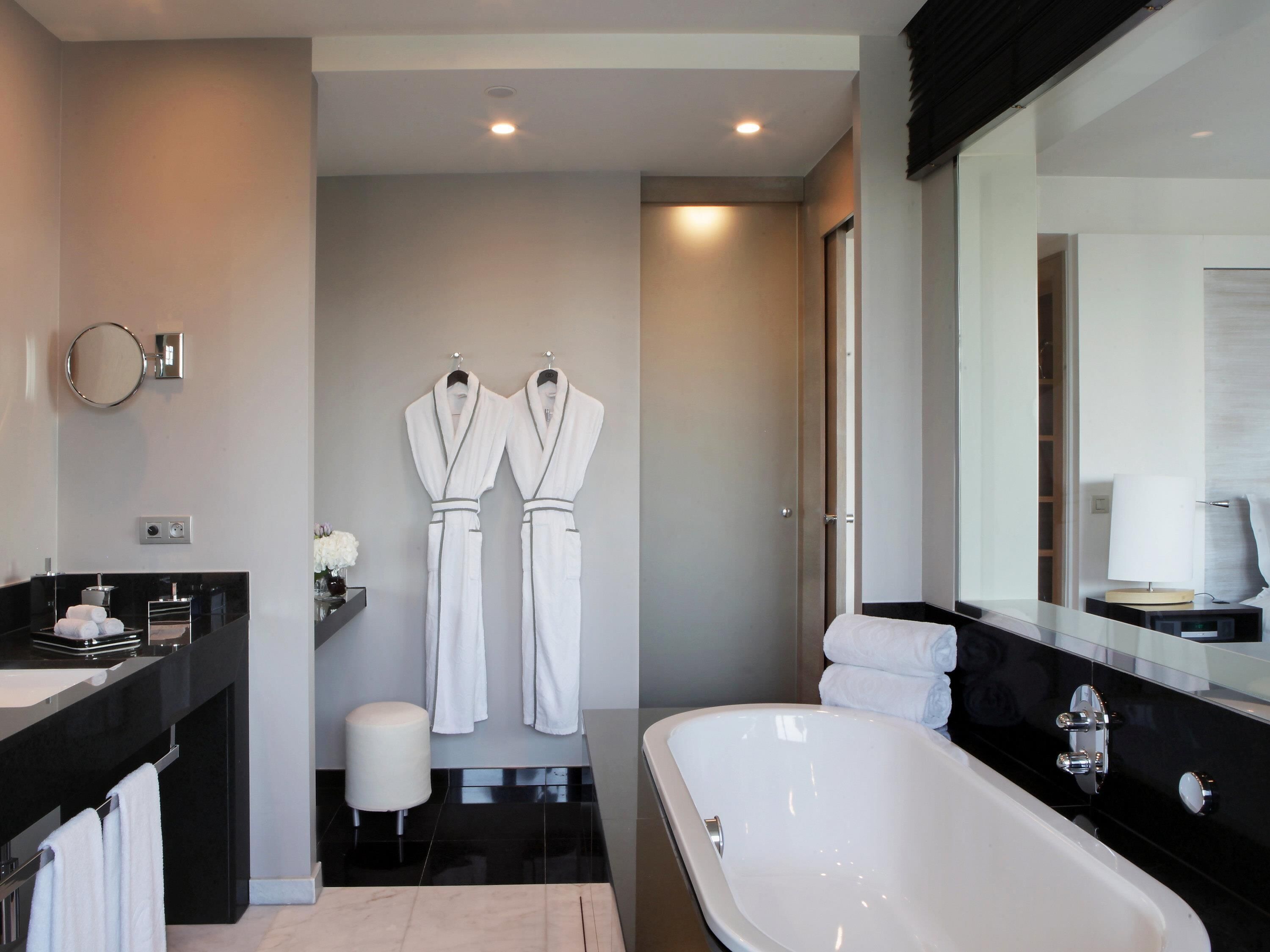 1 bedroom, premium bedding, minibar, in-room safe