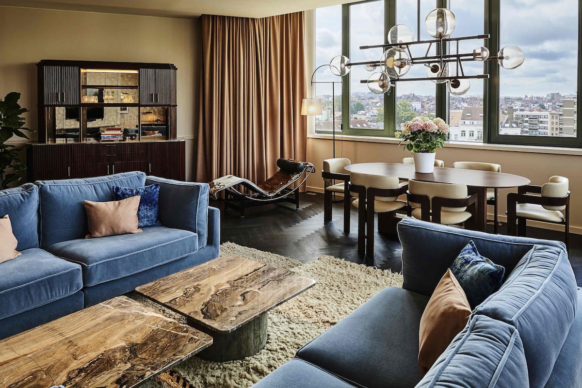 Căn hộ, 1 giường cỡ king (Separate living area) | Bộ đồ giường cao cấp, minibar, két bảo mật tại phòng, bàn