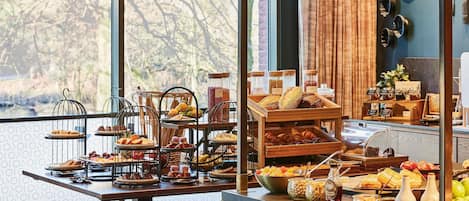 Daily buffet breakfast (EUR 35 per person)