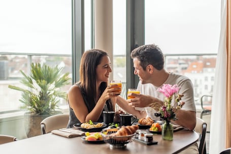 Executive Suite, 1 King Bed (Separate living area) | In-room dining. Sofitel Brussels Europe