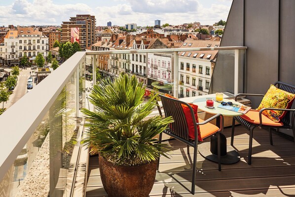 Executive Suite, 1 King Bed (Separate living area) | City view - Sofitel Brussels Europe (Brussels)