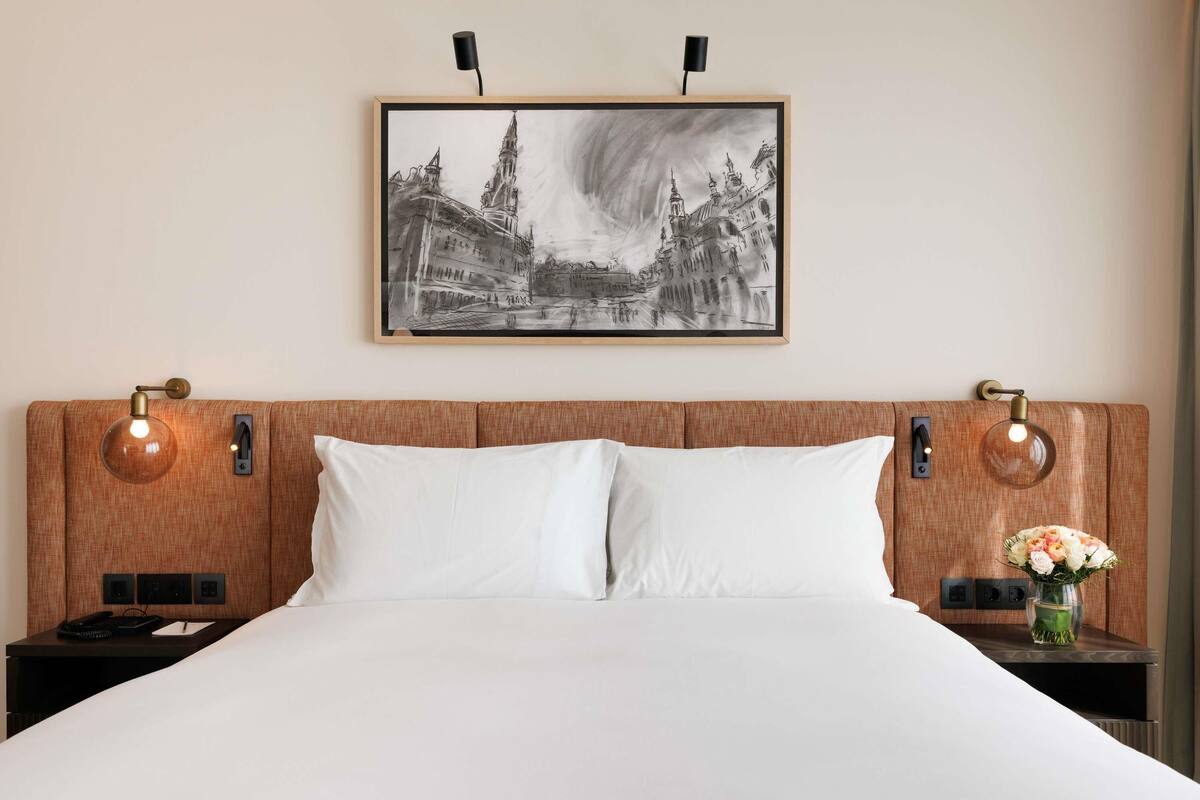 Executive Suite, 1 King Bed (Separate living area) | Premium bedding, minibar, in-room safe, desk