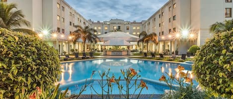 Outdoor pool, sun loungers