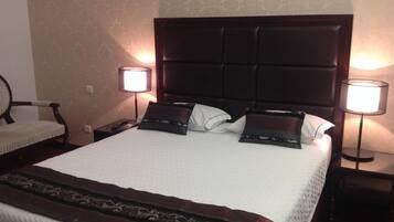 Minibar, Zimmersafe, Schreibtisch, schallisolierte Zimmer