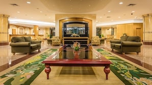 A spacious lobby with a central glass-top table, flanked by two sofas and a decorative plant. - VIP Grand Maputo (Maputo)