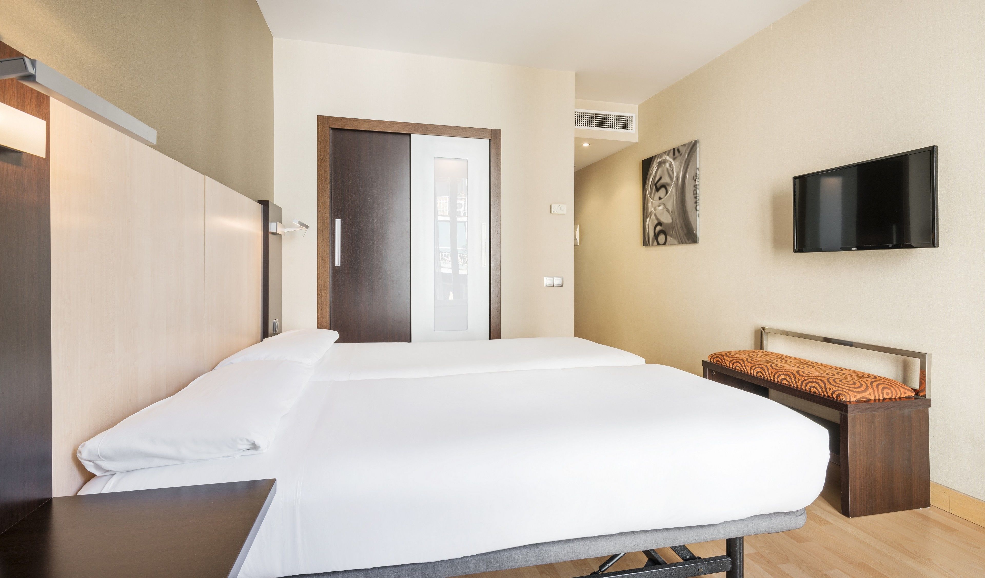 Double Room | In-room safe, desk, laptop workspace, blackout drapes