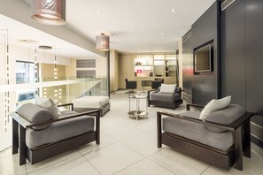 Coin salon dans le hall