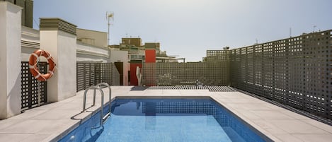 Outdoor pool, pool loungers