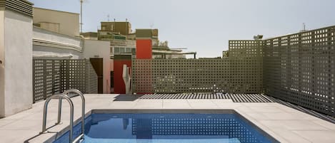 Outdoor pool, sun loungers