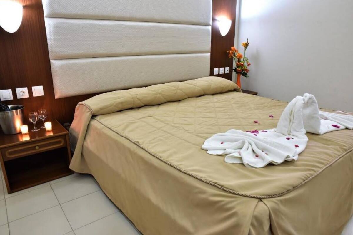 Ropa de cama de alta calidad, colchones Tempur-Pedic, caja fuerte