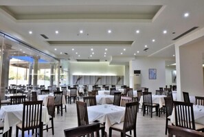 Se sirven desayunos, almuerzos, cenas y cocina mediterránea 