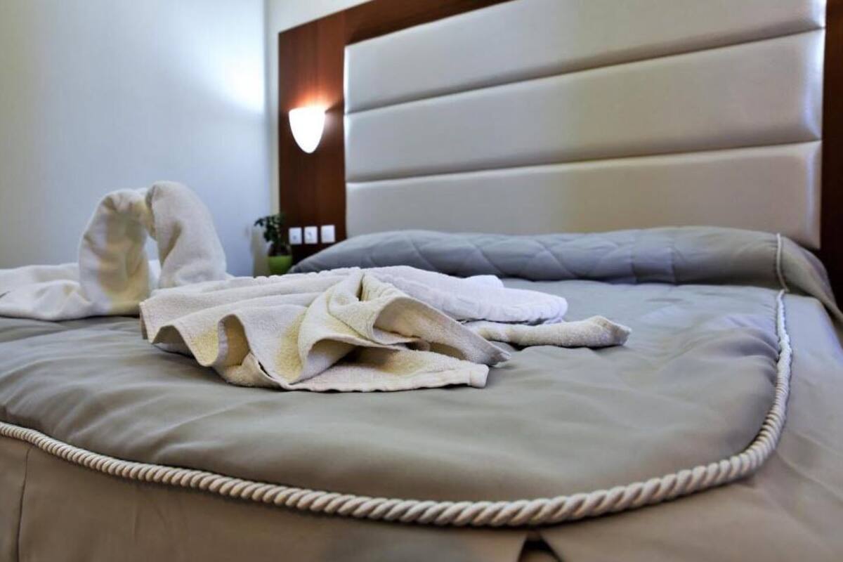 Habitación individual | Ropa de cama de alta calidad, colchones Tempur-Pedic, caja fuerte
