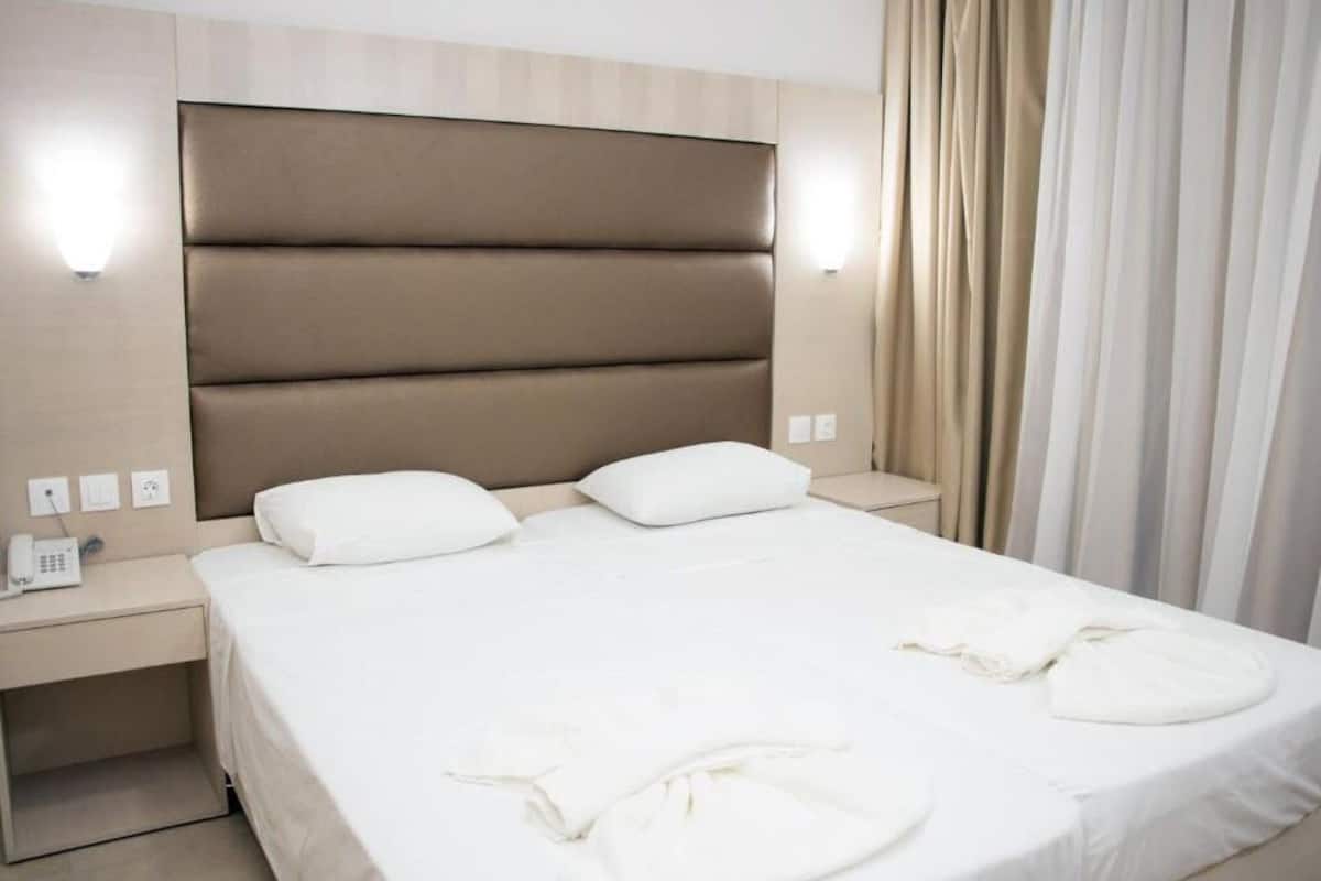 Ropa de cama de alta calidad, colchones Tempur-Pedic, caja fuerte