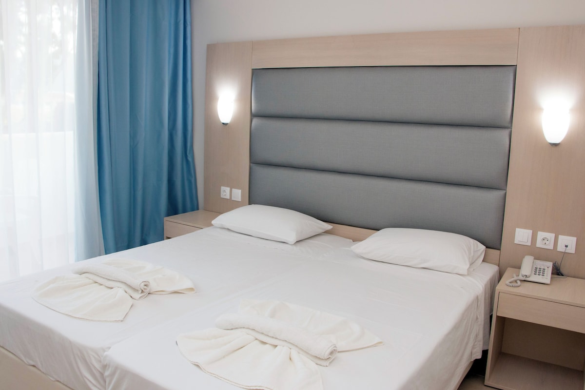 Ropa de cama de alta calidad, colchones Tempur-Pedic, caja fuerte