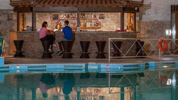 Bar junto a la piscina