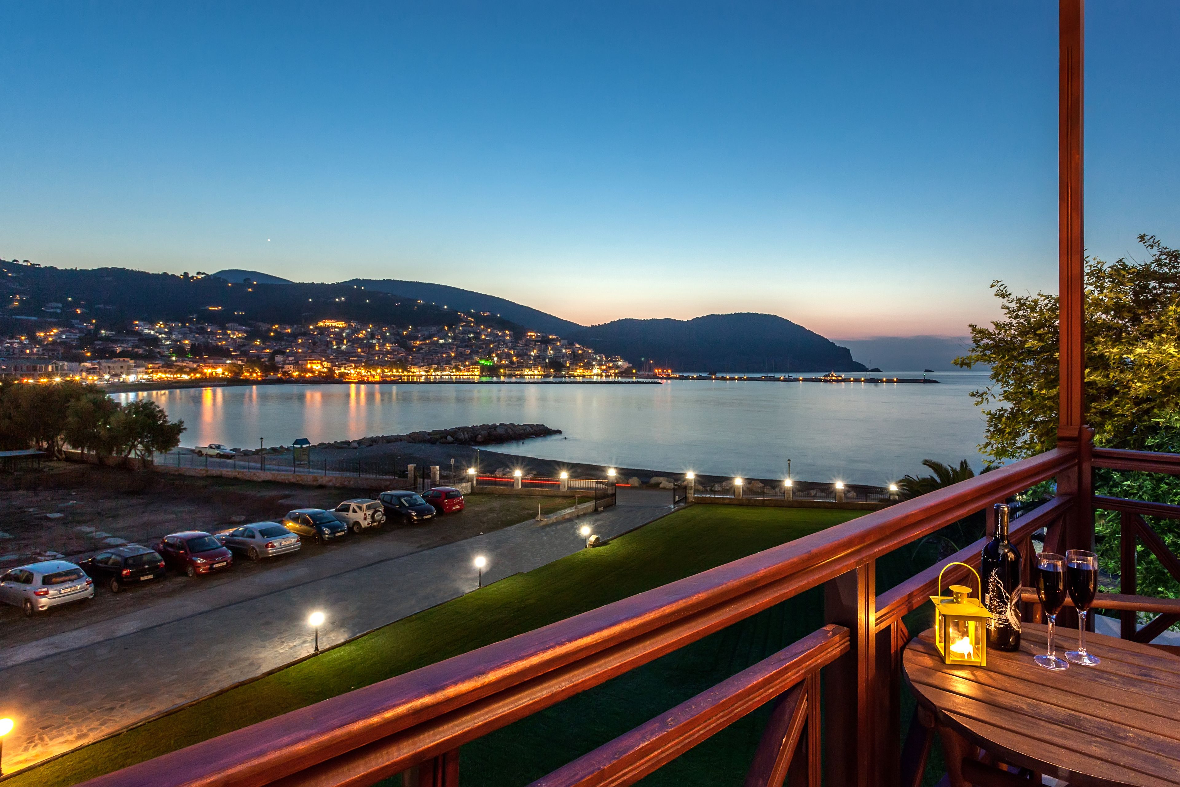 Chambre avec lits jumeaux, vue mer | Salle de bain | Douche, articles de toilette gratuits, sèche-cheveux