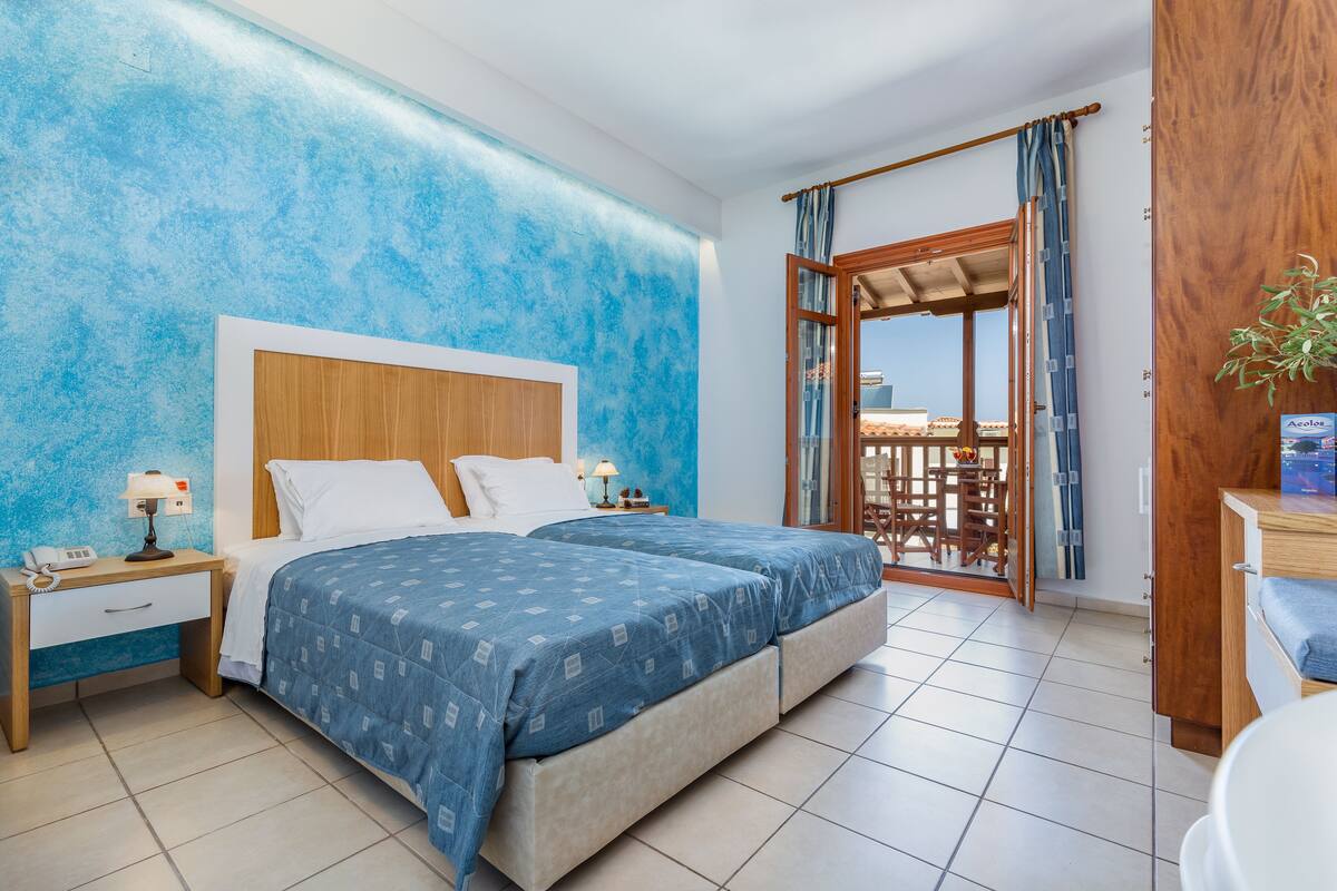 twin room, garden view | bathroom | shower, free toiletries, hair dryer, towels