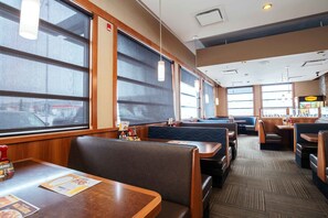 Daily full breakfast for a fee - Sandman Hotels & Suites Calgary West (Calgary)