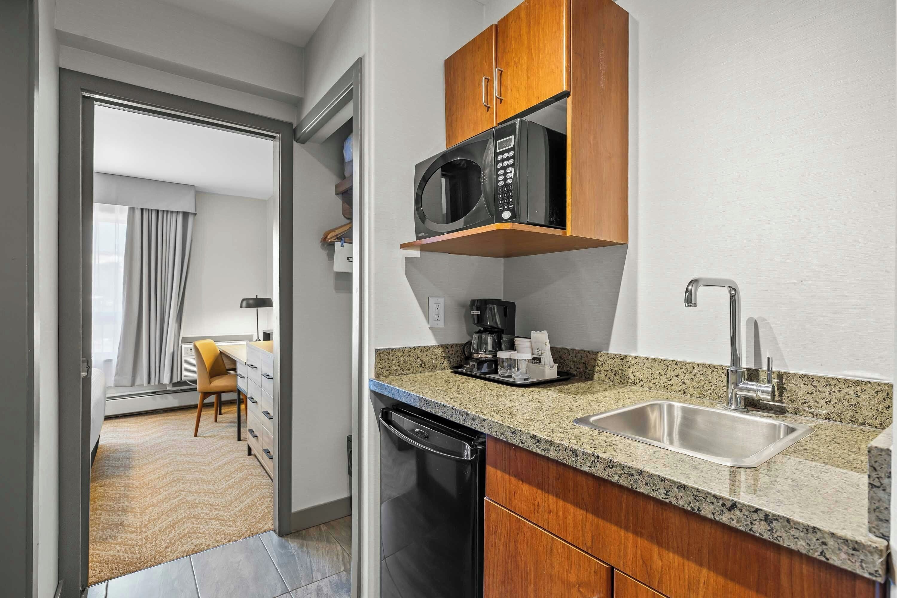 Standard Suite, Kitchenette (1 King Bed, Sofa Bed) | Private kitchenette | Coffee/tea maker